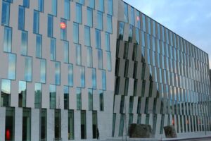 Suuryritykset: Suomen kielen taito ei enää välttämätöntä työssä