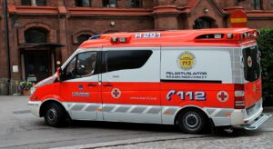 Hälytystehtävien häirintä kuriin: poliisin ja pelastajien työrauha vahvistuu – uusi rikoslain pykälä käyttöön