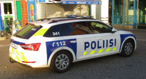 Nainen pakotettiin autoon ja nuoret ryöstelivät muita alaikäisiä