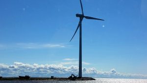 Merituulivoimaloiden purku maksaa jopa 7 miljoonaa euroa turbiinia kohden