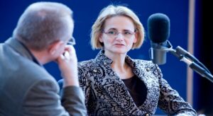 Unkarilainen europarlamentaarikko: Ursula von der Leyen ”elää rinnakkaistodellisuudessa” tuhlattuaan viimeiset viisi vuotta