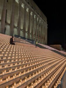 8645 kynttilää Eduskuntatalolla abortoitujen lasten muistoksi