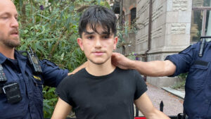 Toimintakuntoinen räjähde piilotettiin lastenvaunuihin – mutta päätekijä kävelee vapaana