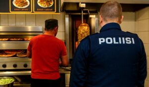 Kuititonta kebabia ja pimeää pizzaa: Verohallinnon tehovalvonta paljasti 11 miljoonan veroeuron jääneen maksamatta