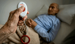 Ruotsissa kotihoidon vakavat laiminlyönnit johtivat 12 vanhuksen kuolemaan – Suomessa ei tehdä vastaavaa tilastointia