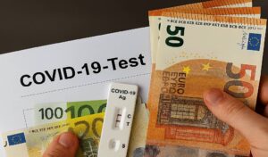 Takapihan koronatestipiste tuotti miljoonia ulkomaalaistaustaisille miehille – testirahat valuivat luksuselämään ja Dubaihin