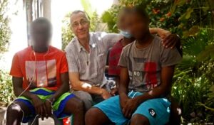 Pedofiliaskandaali katolisessa kirkossa: Alaikäisten siirtolaisten hyväksikäyttö paljastui kirkon vastaanottokeskuksessa Marokossa