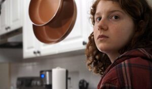 Alaikäisen rintojen poisto johti oikeuteen: 16-vuotiaana silvottu detransitioitu sai jättikorvaukset