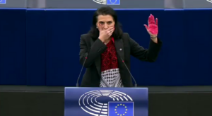 Europarlamentaarikon hiljainen mielenosoitus EU-parlamentissa aiheutti syytöksiä antisemitismistä