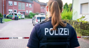 Afrikkalainen maahanmuuttaja puri poliisinaisen korvan irti