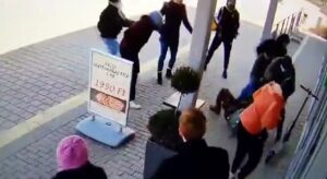 Murhayrityksestä syytetty äärivasemmistolaisen ”Vasarajengin” jäsen voitti valtion rahoittaman 30 000 euron taidepalkinnon