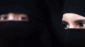 Raportti: Salafistien sosiaalinen media ajaa naisten kääntymistä islamiin