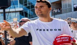 Yhdysvallat käännekohdassa: Tappavaa poliittista väkivaltaa yliopistolla – Charlie Kirk ammuttiin kesken puheen