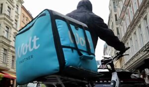 Afganistanilainen turvapaikanhakija syyllistyi seksuaalisiin ahdisteluihin ruokakuljetusten yhteydessä