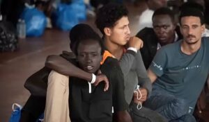 Yli puolet alaikäisiksi väitetyistä turvapaikanhakijoista paljastui täysi-ikäisiksi – Kreikka puuttuu järjestelmän porsaanreikiin