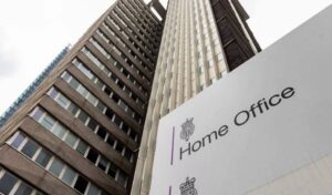 Syyrialainen ja afgaani pakenivat Euroopan oikeutta – Britannia majoitti molemmat vuosiksi