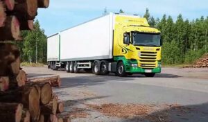 Hallitus esittää kuljetusalalle helpotuksia sekä kovempia sanktioita: ”Kumipyörät ovat kriittistä infraa”