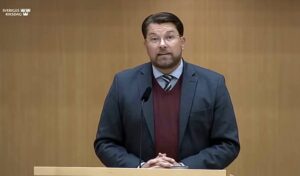 Ruotsidemokraattien naiset painoivat päälle – Åkesson taipui ja pysäyttää laittomien karkotukset