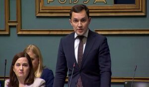 Sote-alalle tulossa tiukemmat kielivaatimukset – ministeriö varoittaa potilasturvallisuuden riskeistä