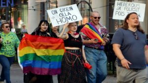 TPS:n Savinainen ei pukeutunut pelissä sateenkaaripaitaan – Setan Mikkonen ei olisi antanut peliaikaa