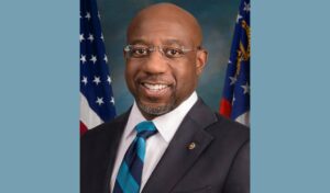 Aseiden omistusoikeutta vastustava demokraatti senaattori törsännyt miljoonia veronmaksajien rahoja aseistettuihin turvamiehiin