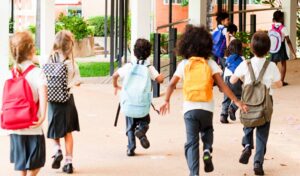 Wienin koulujärjestelmän monikulttuurinen hätätila: Yli 44 % ekaluokkalaisista ei osaa saksaa riittävästi opetuksen seuraamiseen