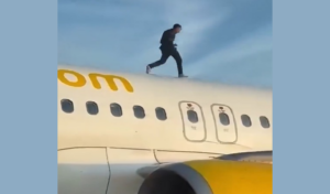 Turvapaikanhakija kiipesi lentokoneen päälle juuri ennen lähtöä