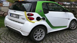 EU:n ympäristöystävällisten sähköautojen ohjelma pysähtyy kustannusten nousun ja huonon suunnittelun seurauksena