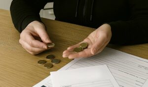 Uusi alku velallisille – oikeusministeriö tutkii velkajärjestelymenettelyn uudistamista